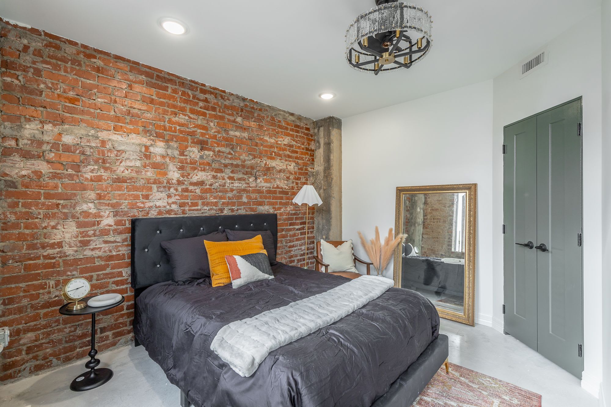 117 East 7th Street – photo 1