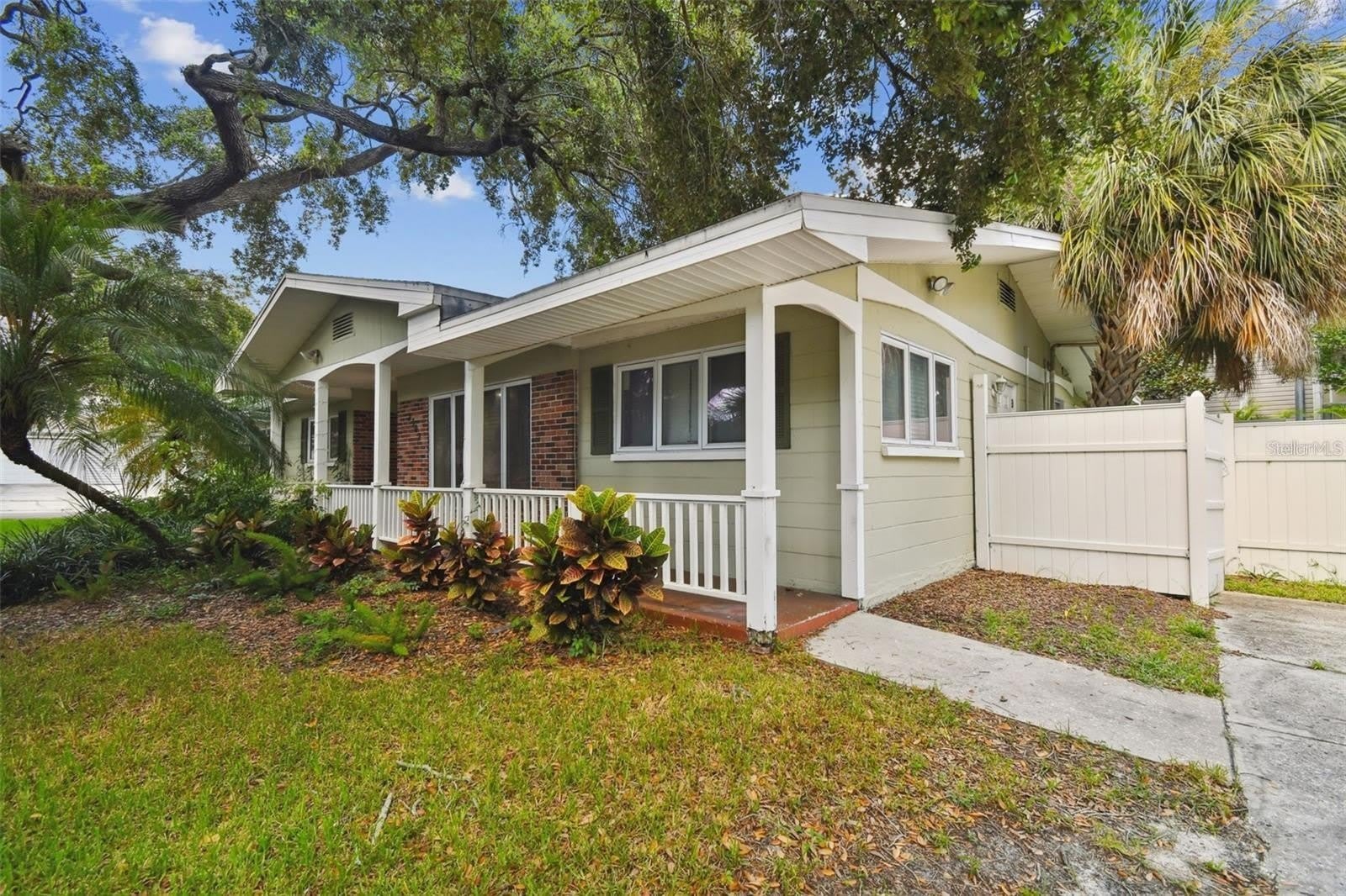 2302 S ARRAWANA Avenue – photo 1