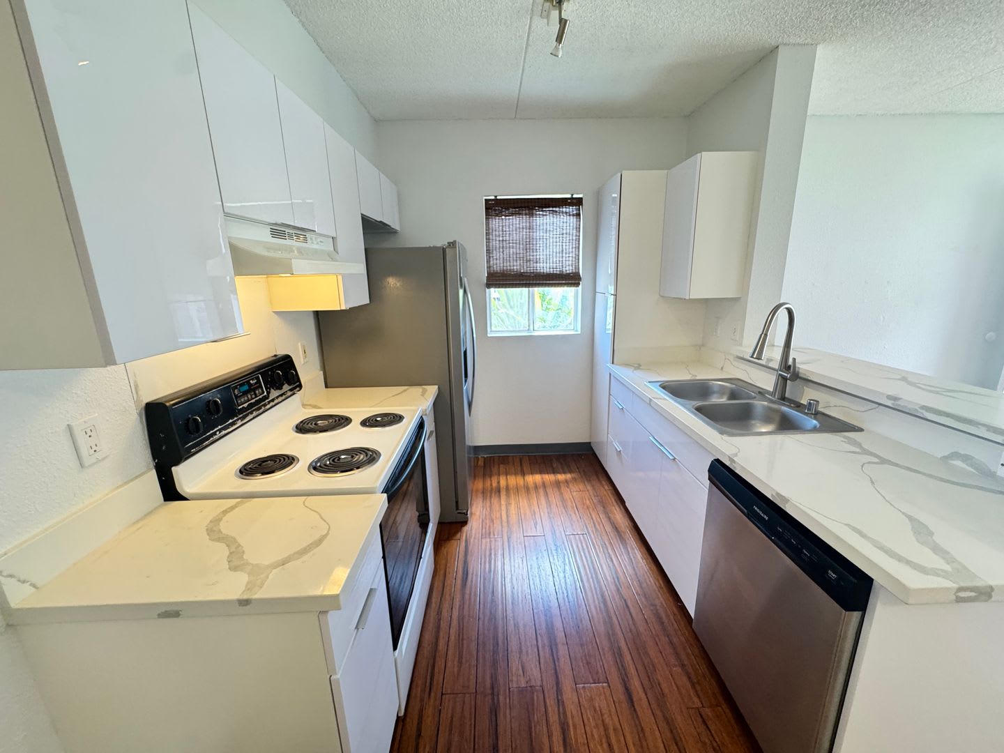2 Bedroom 1 Bathroom 2 Parking Stalls – photo 1 of 13