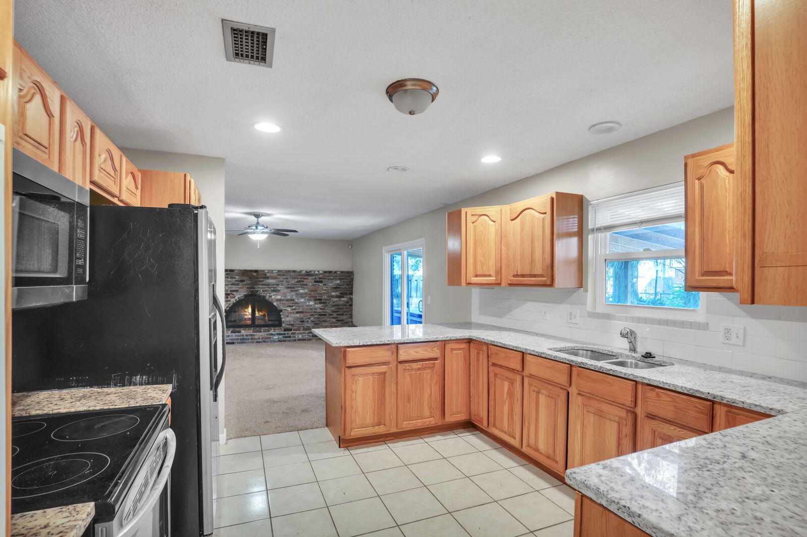 4 bedroom 2.5 bath home in Fort Caroline! – photo 1