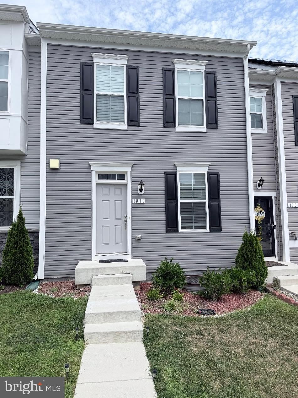 1011 FLESTER Lane – photo 1 of 11
