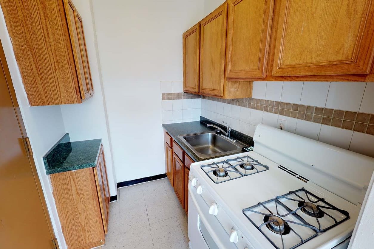 1440 E. 52nd Street – photo 1