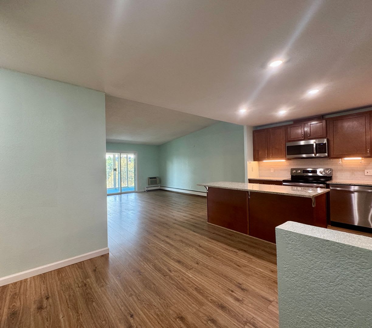 55 Large 2 Bed 2 Bath Condo – photo 1