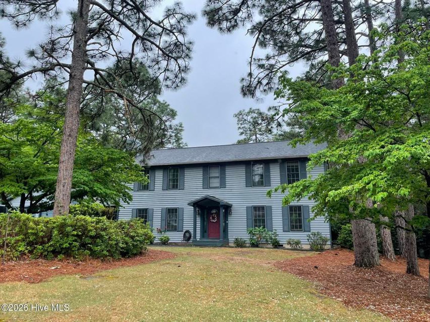 Spacious 4-bedroom, 2.5-bath home located in the desirable Sandhurst neighborhood! – photo 1