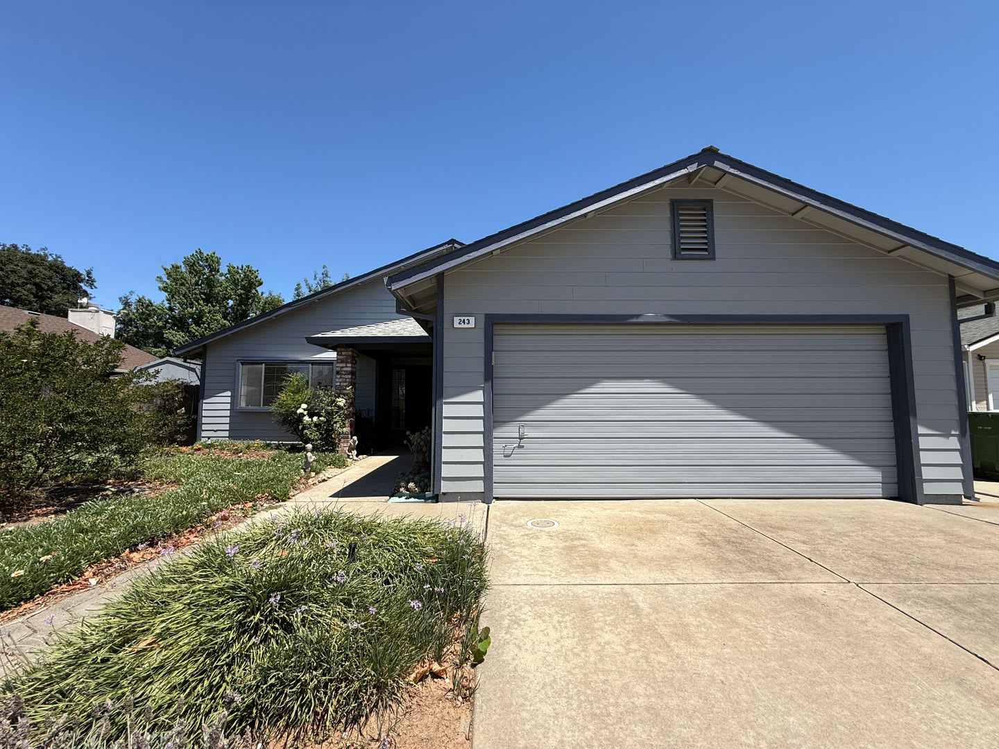 Beautiful home located on a cul-de-sac! – photo 1 of 25