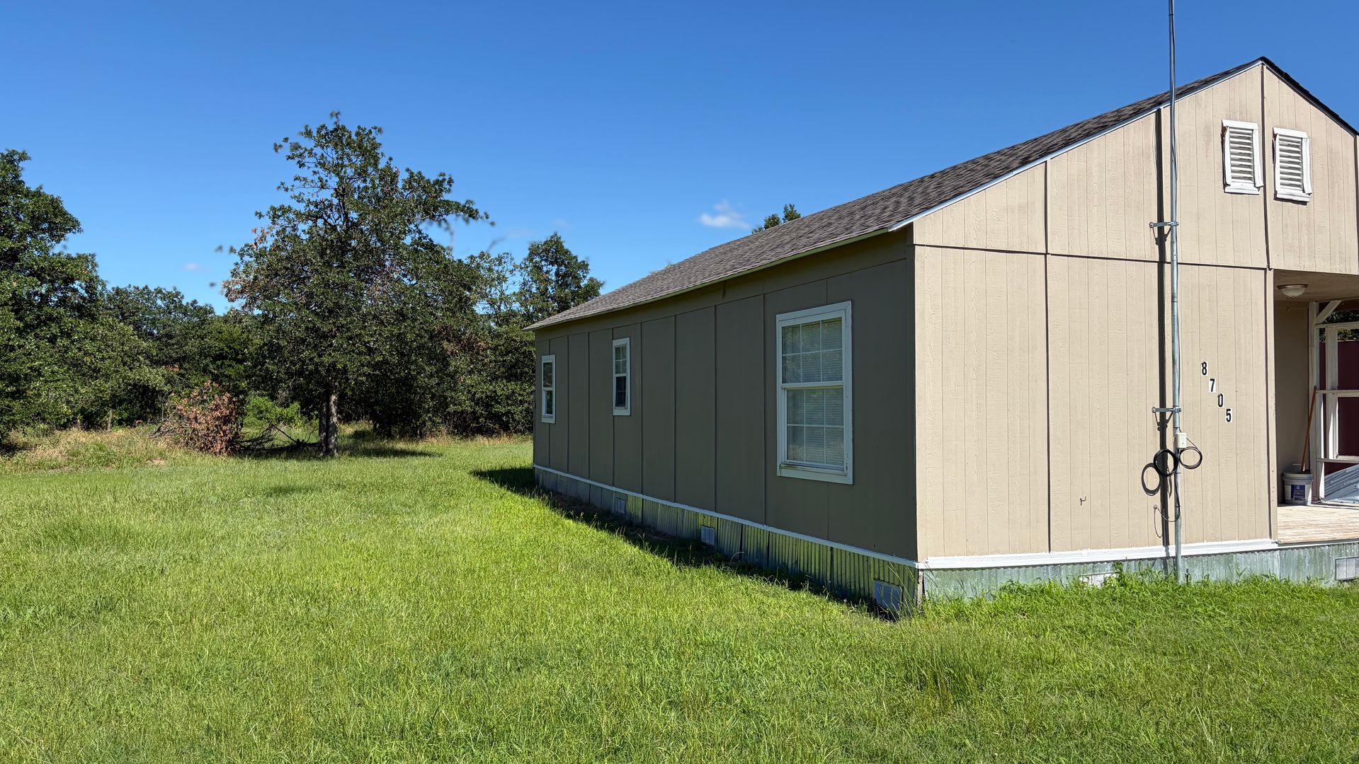 Great home in the country – photo 1 of 17