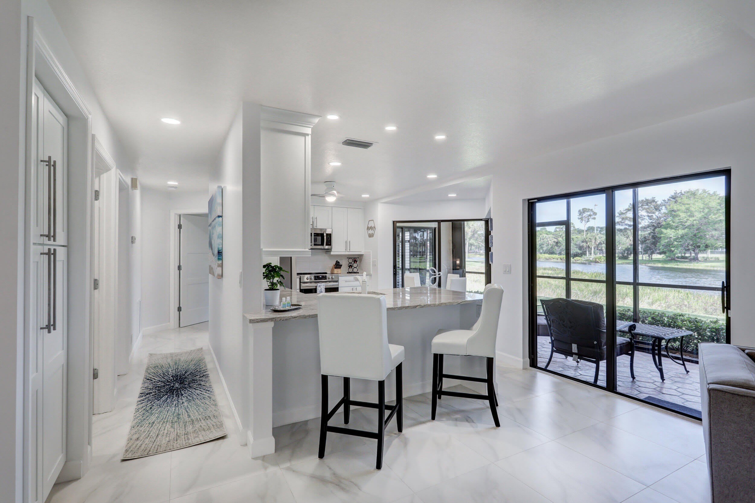 6 Lexington Lane E – photo 1
