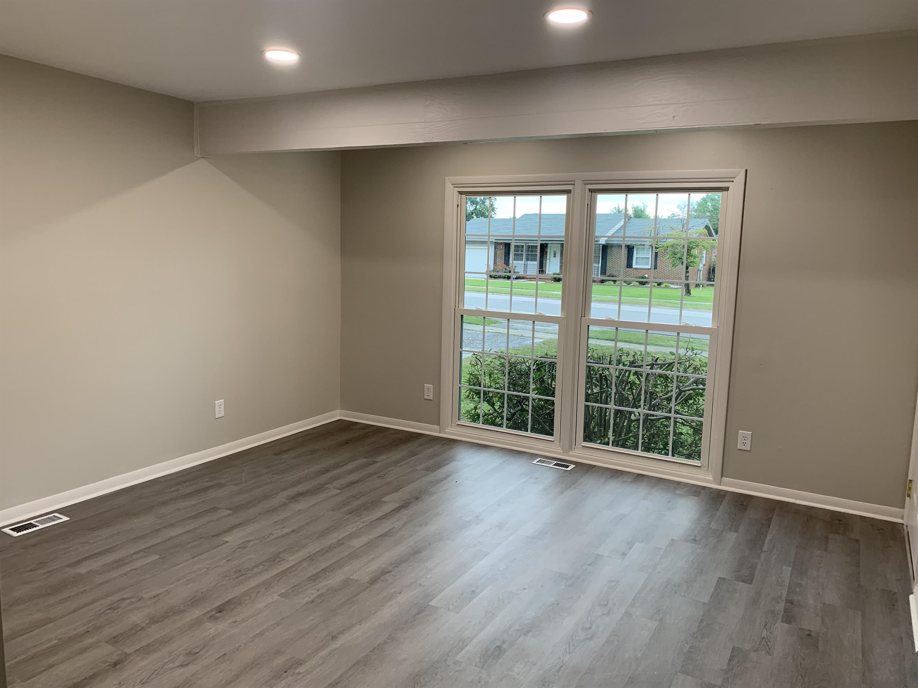 671 Wiltshire Road – photo 1