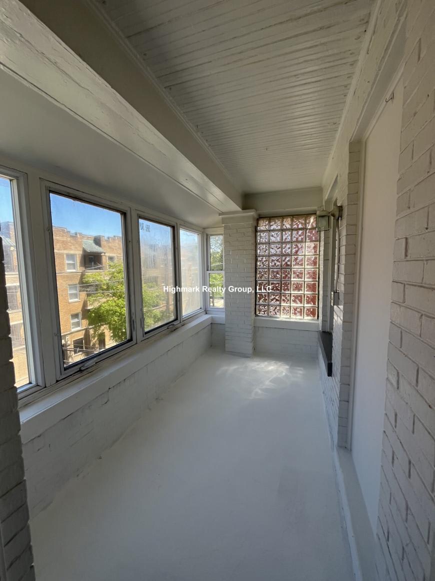 7462 North Greenview Ave. – photo 1
