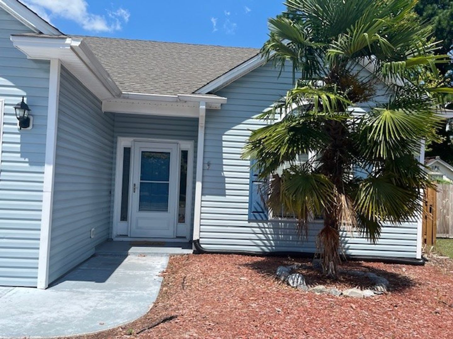 Charming 1 Bedroom 1 Bath Apartment In Wilmington Nc Offering Convenient Living With Utilities Included – photo 1 of 9