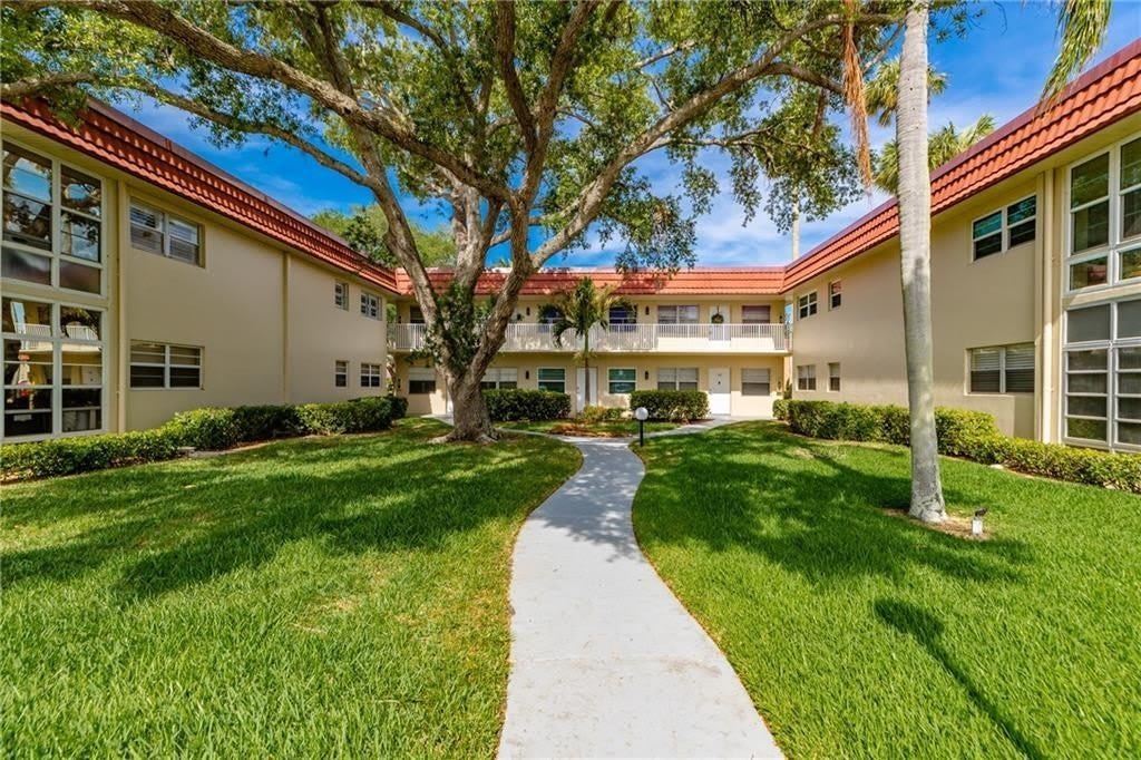 17 Vista Palm Lane – photo 1 of 34
