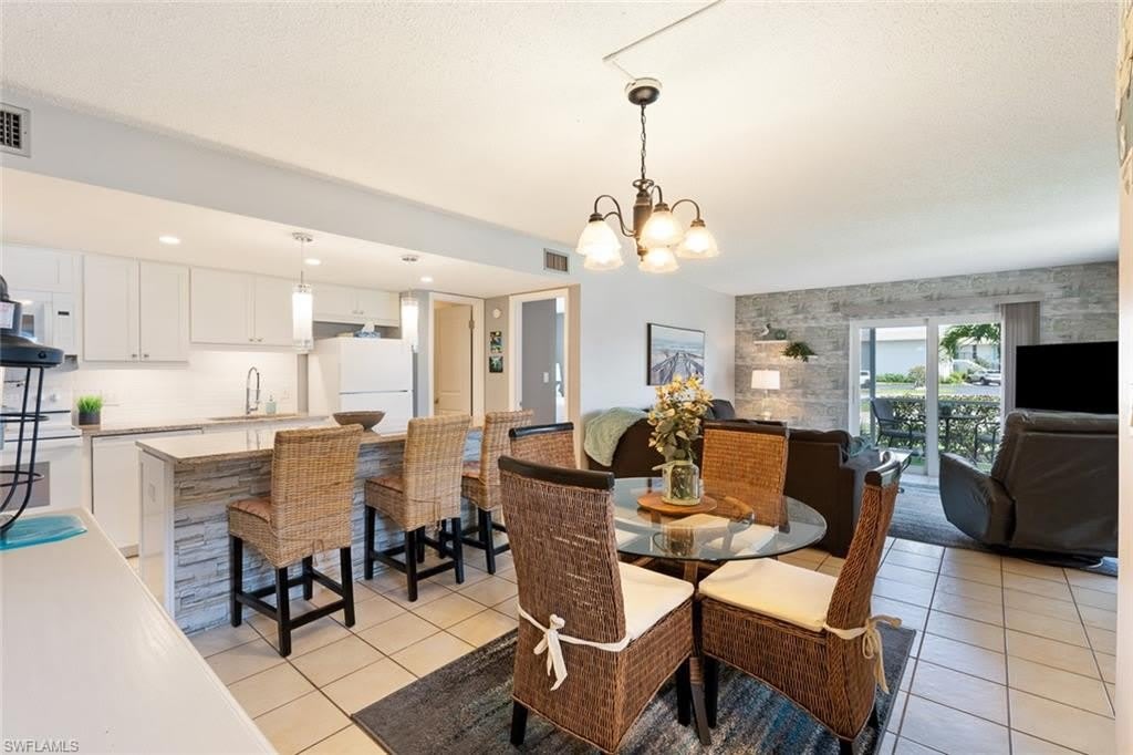 240 Palm Dr – photo 1
