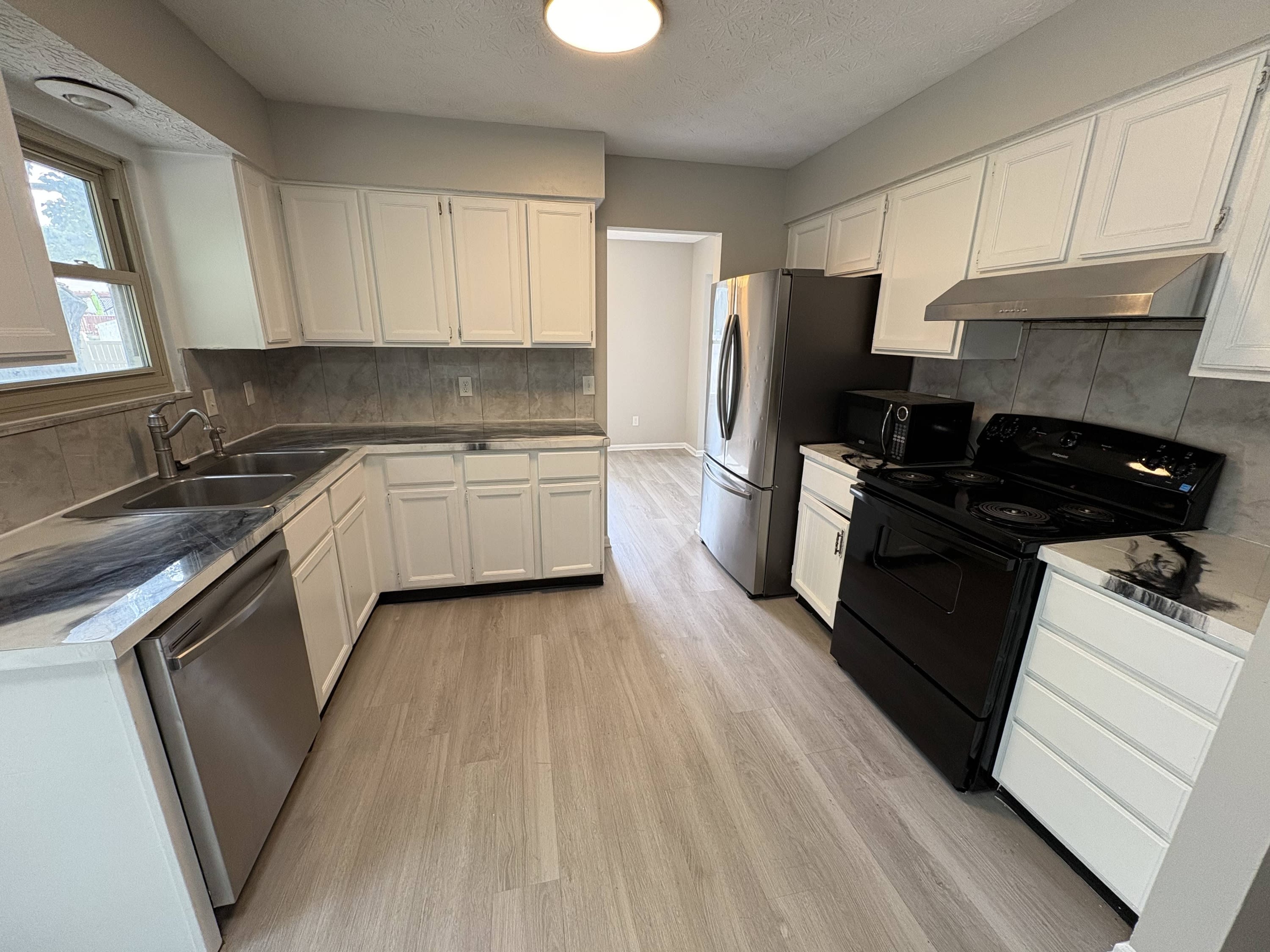 406 Seranade St – photo 1 of 11