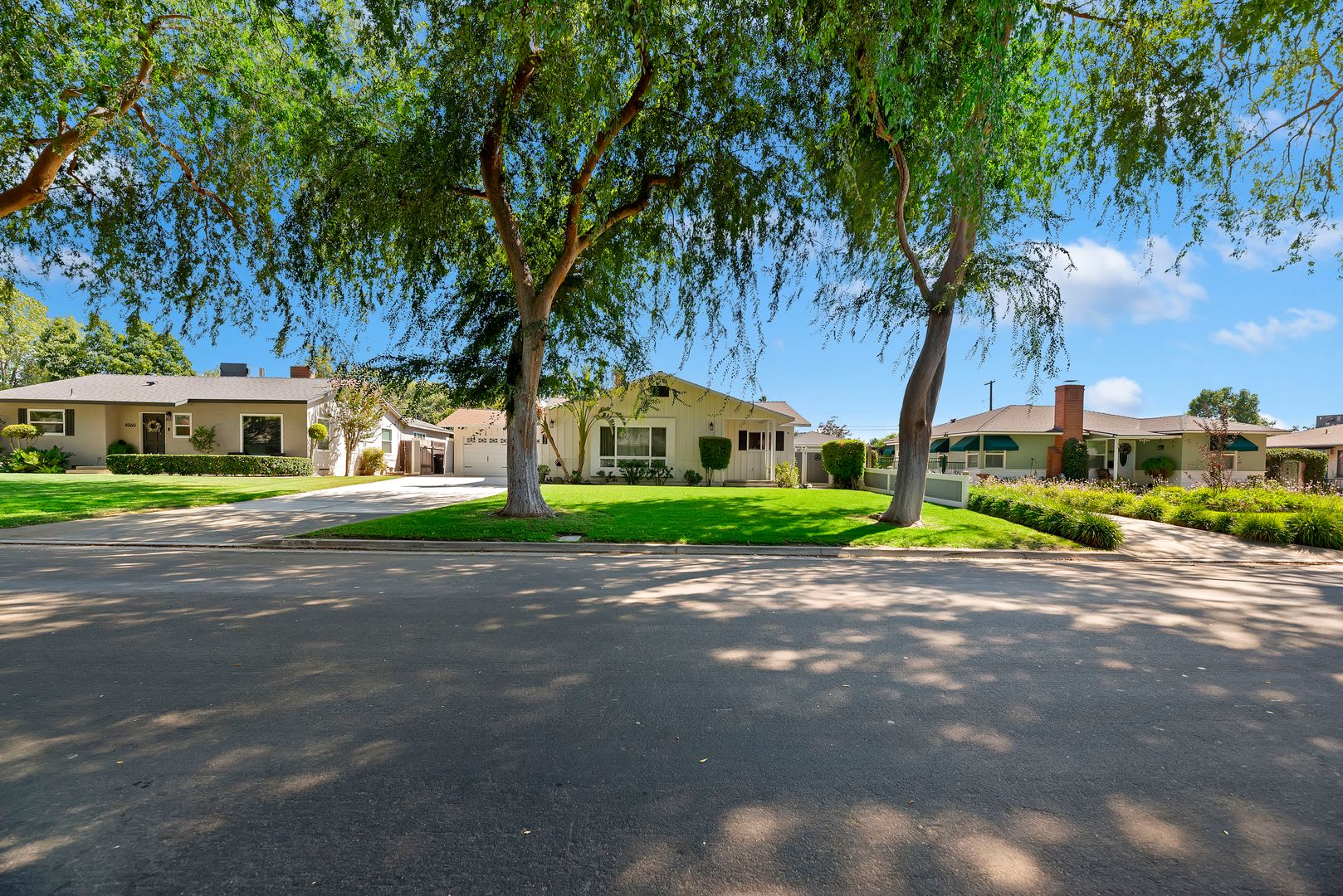 Stunning Riverside Home For Rent Solar Ev Charger More – photo 1