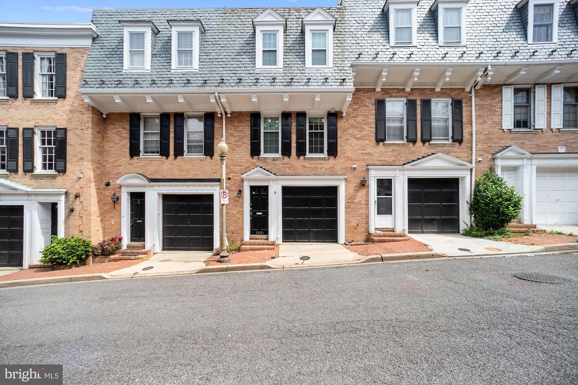 2531 Queen Annes Lane Nw – photo 1
