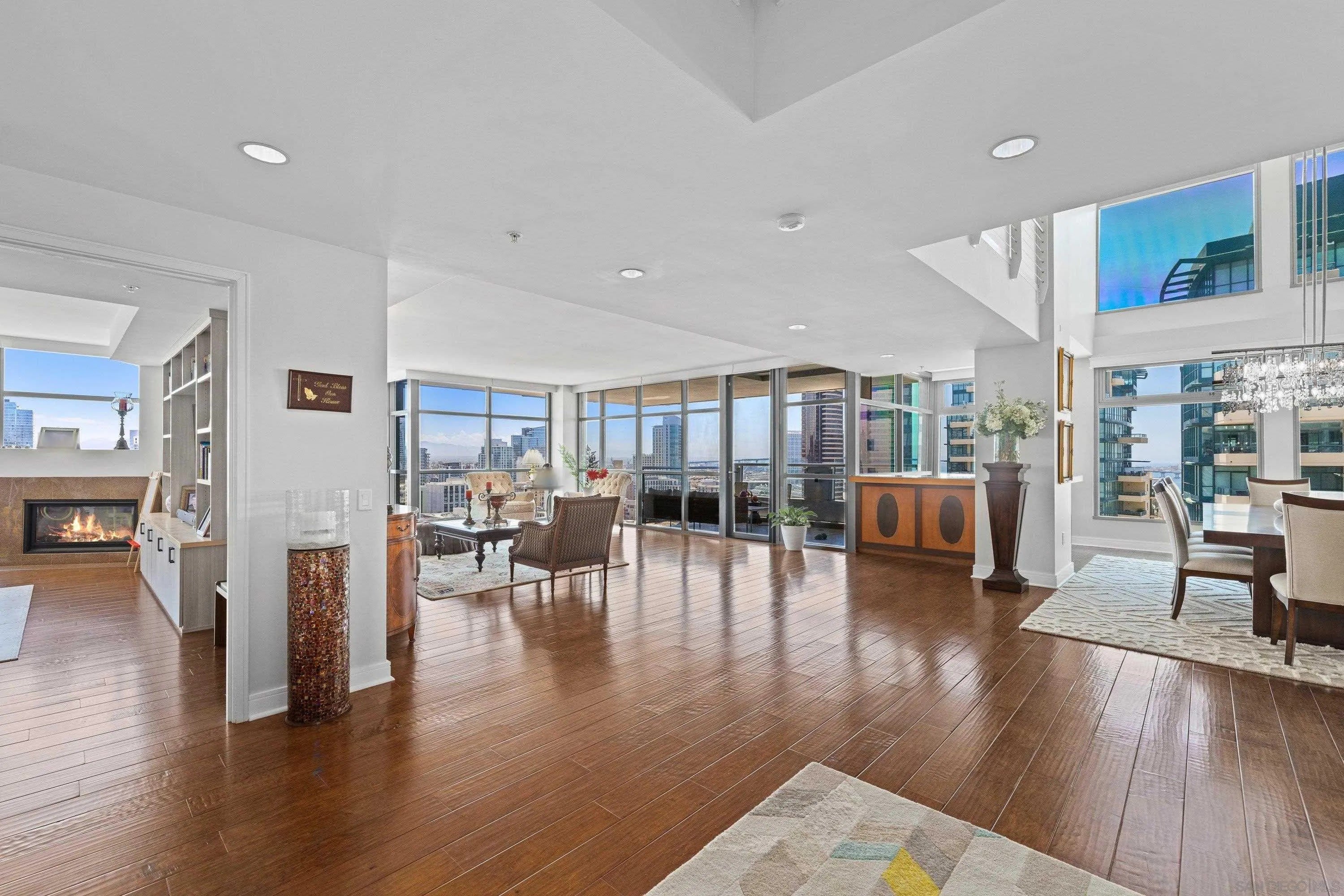 645 Front St – photo 1