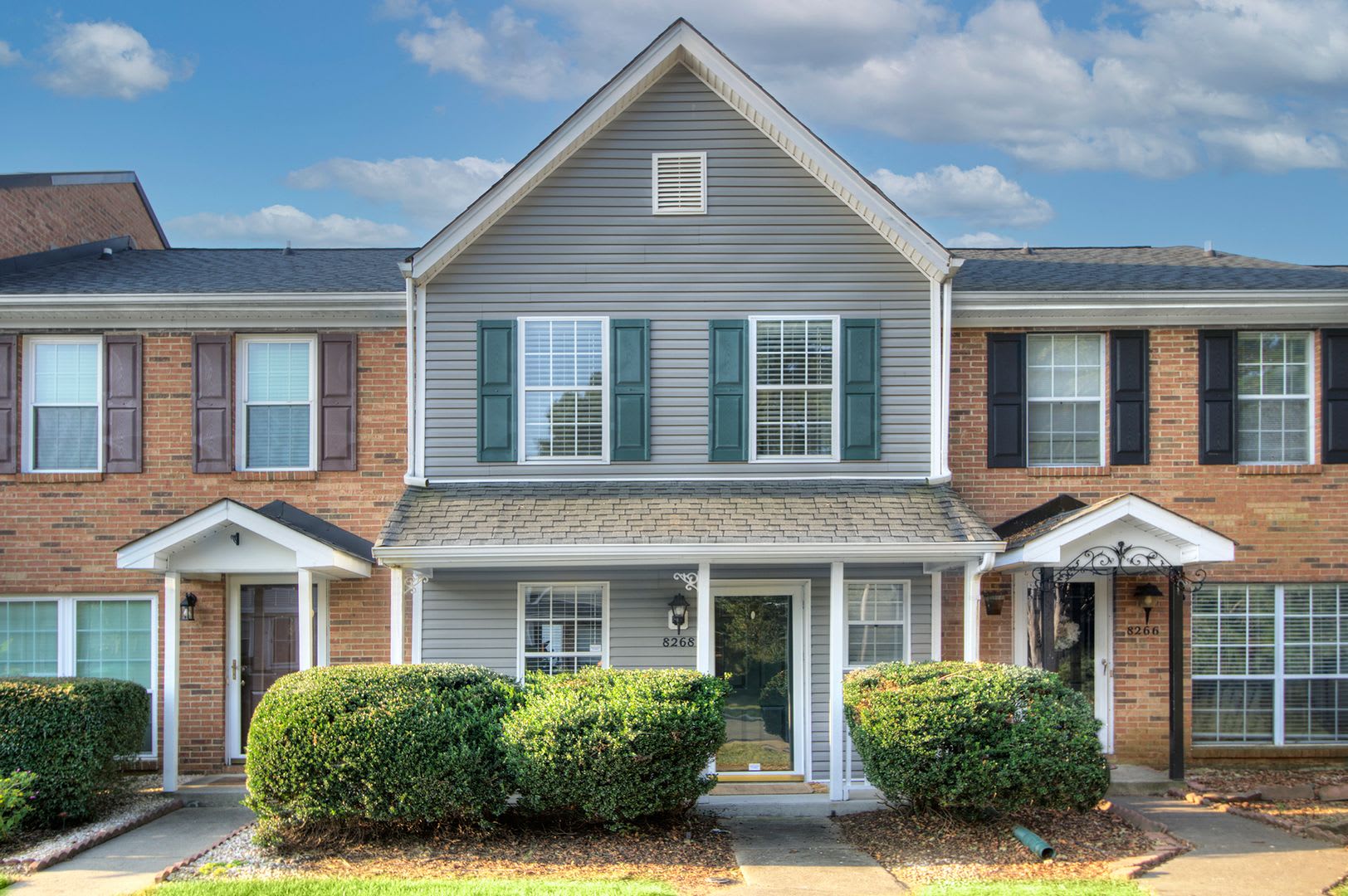 Discover This Beautifully Updated Raintree Townhome Featuring An Open Floor Plan And A Range Of Contemporary Enhancements – photo 1