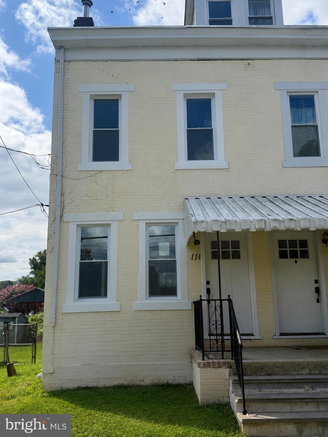 116 ROBERTSON Avenue – photo 1 of 6