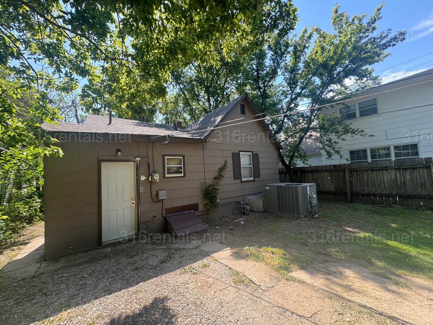 850 2 Bed 1 Bath Single Family Home – photo 1 of 7