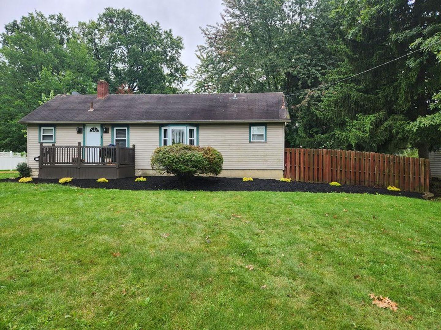 239 E Montrose – photo 1 of 84