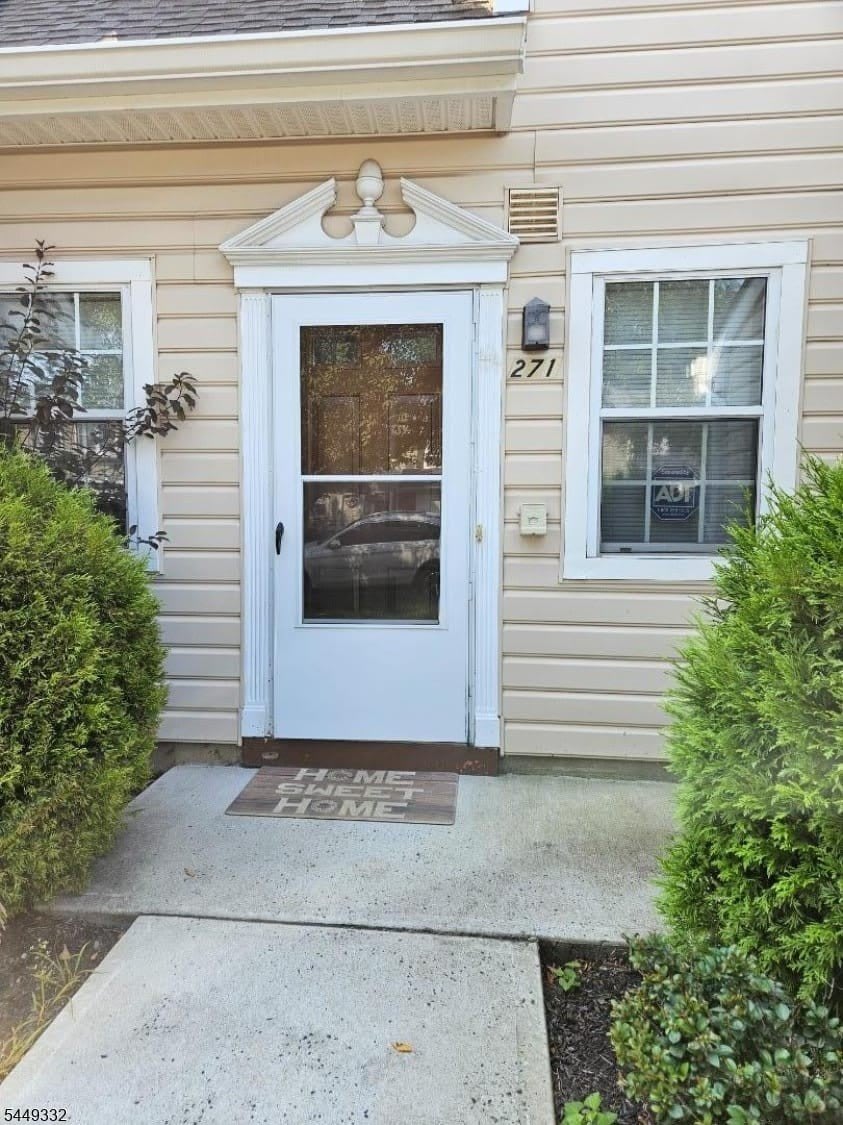 271 Abbey Dr – photo 1 of 27