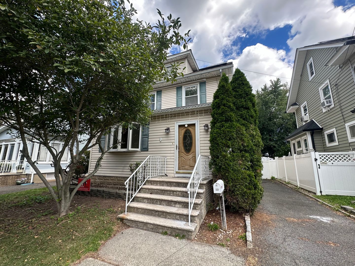4 Bedrooms 3 5 Bathrooms – photo 1 of 16