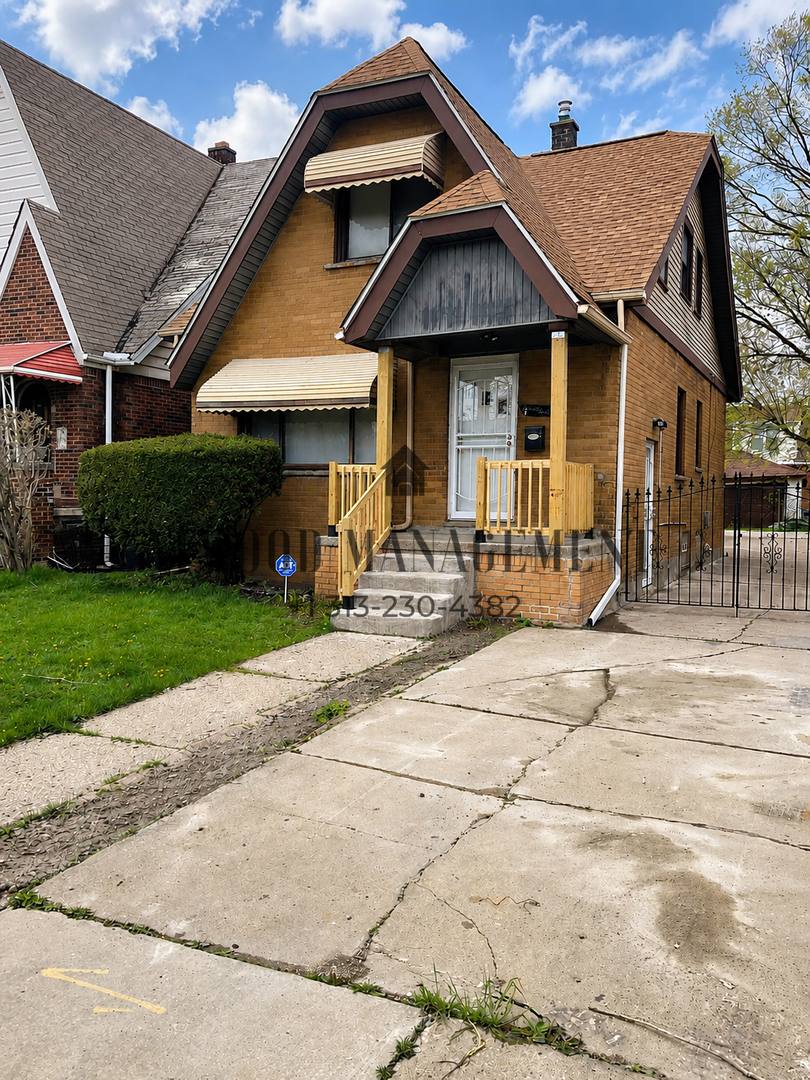 This beautifully updated 5-bedroom, 1-bath single-family home is ready for move-in! – photo 1