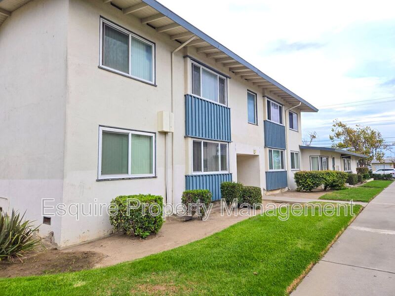 125 HILL STREET – photo 1 of 17