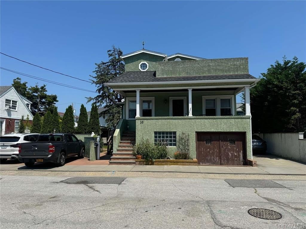 38 Clayton Avenue – photo 1 of 24