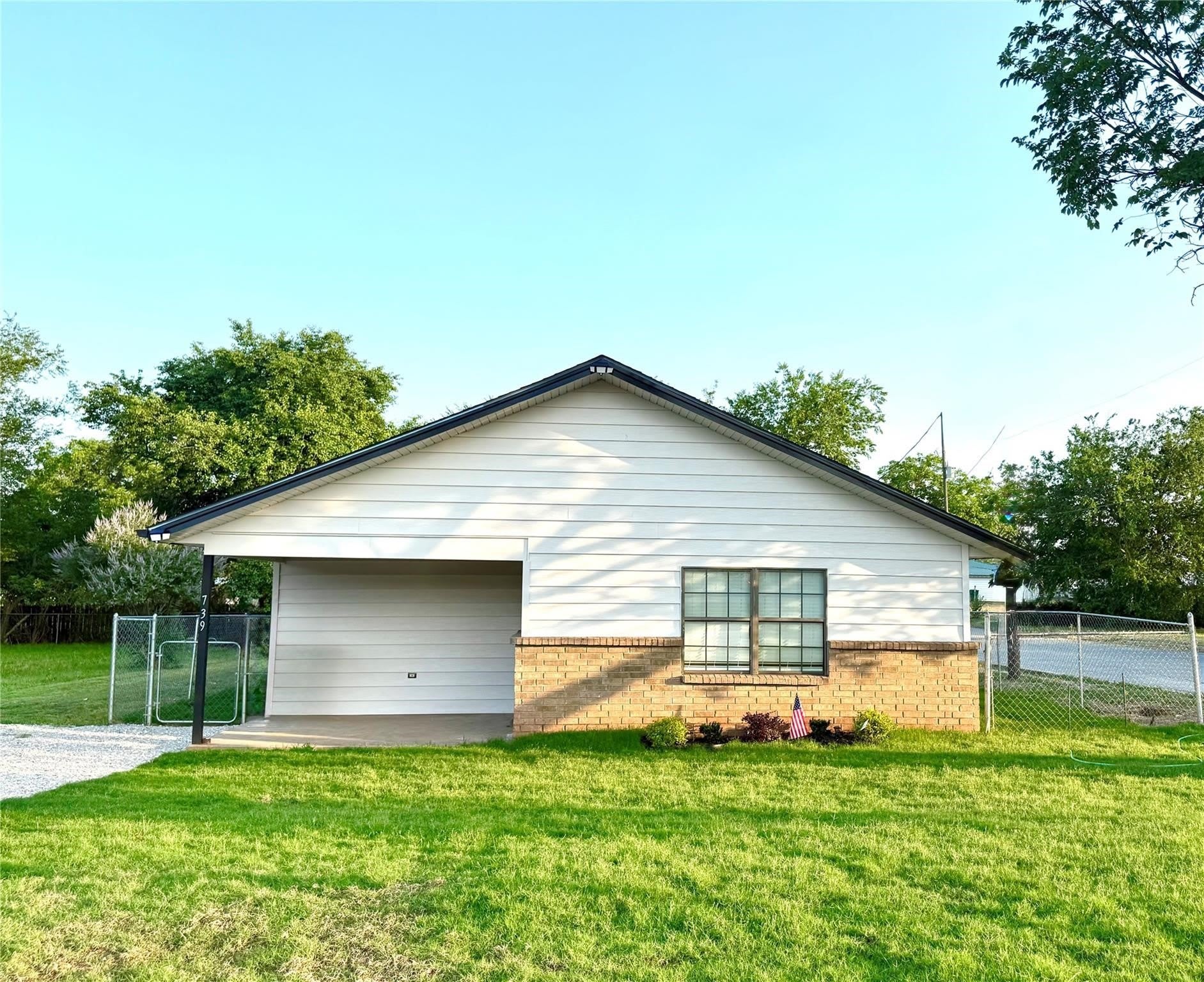 739 W Pine Street – photo 1 of 13