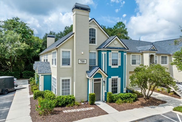 13700 Richmond Park Drive North – photo 1