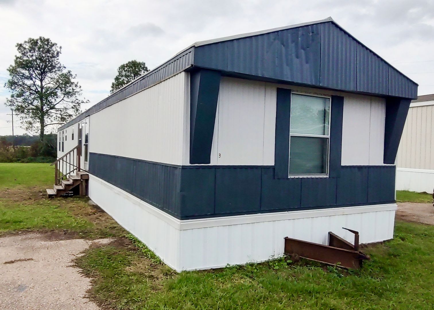 3 Bedroom 2 Bath Mobile Home off of Coteau Rd in New Iberia – photo 1 of 17