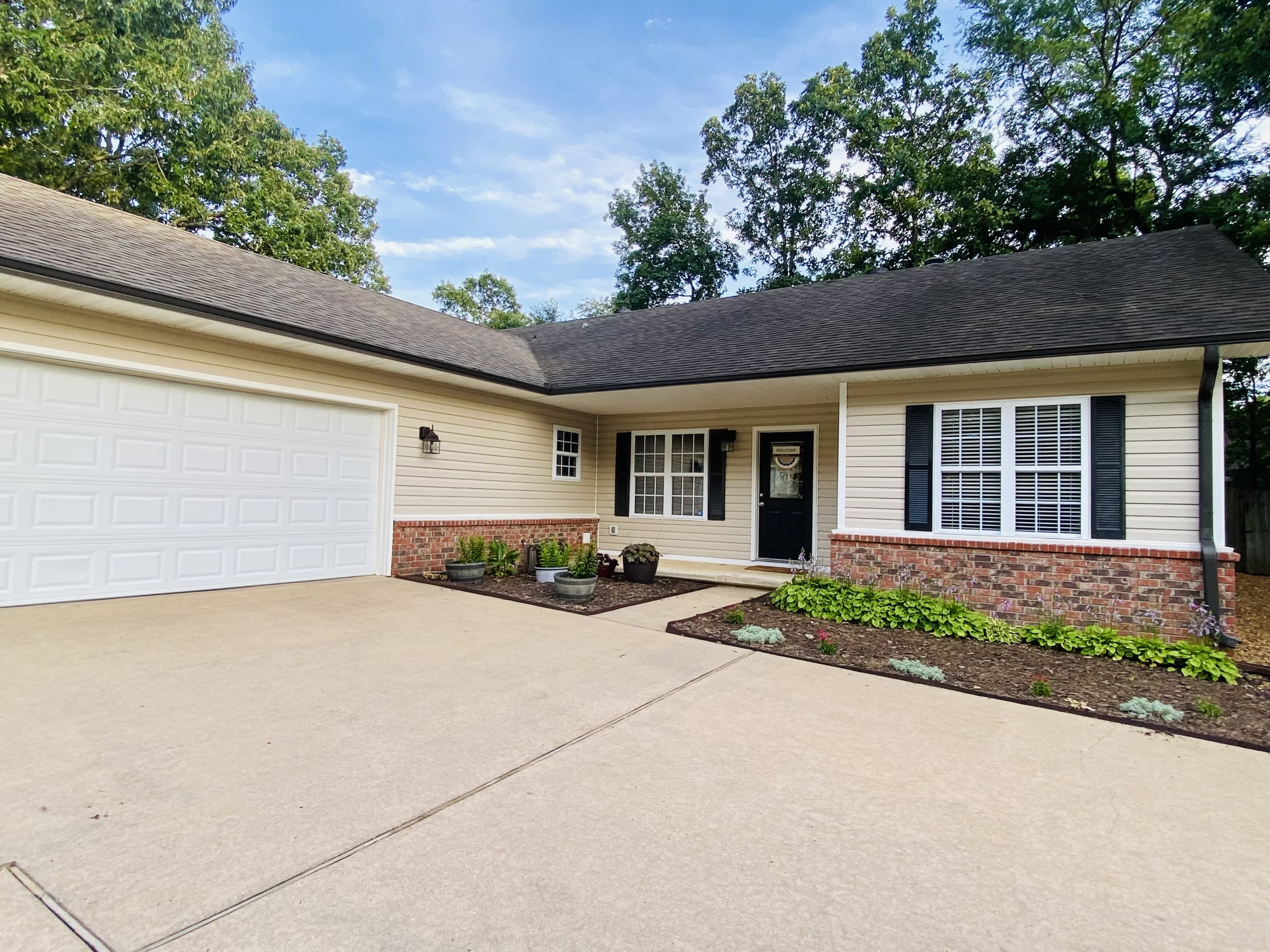 350 Plum Hollow Boulevard – photo 1 of 8