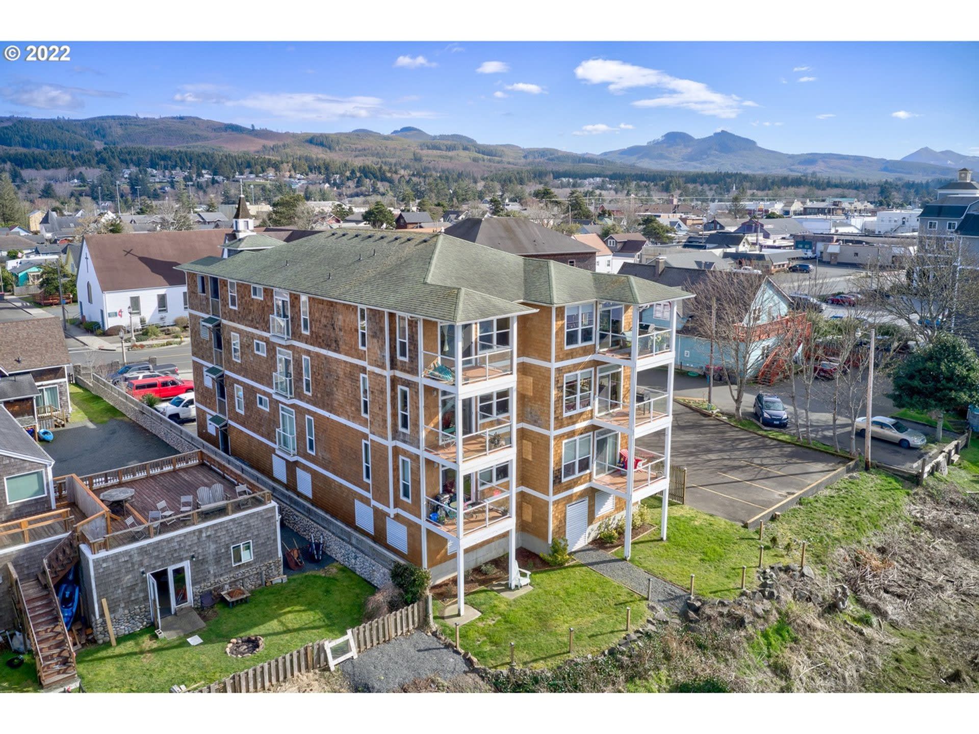 2 Bedroom, 2 Bath.. LOCATION LOCATION LOCATION.... River Views!! – photo 1 of 72
