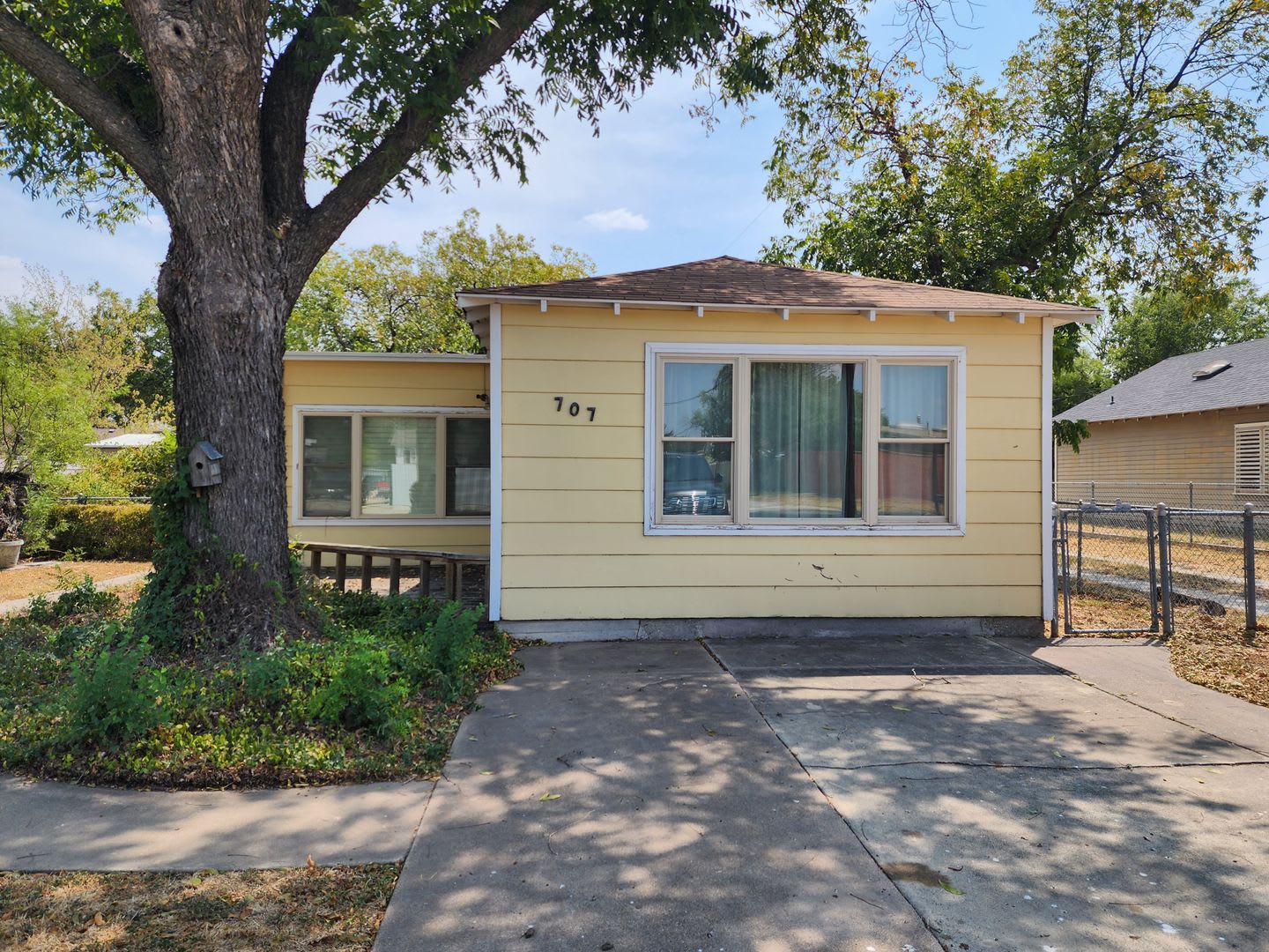Cozy 3 bedroom 1 bath 1432 sq ft home AVAILABLE NOW! – photo 1