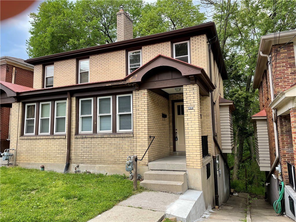 721 Center Avenue – photo 1 of 20