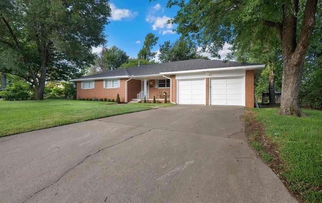 1230 Avondale Drive – photo 1