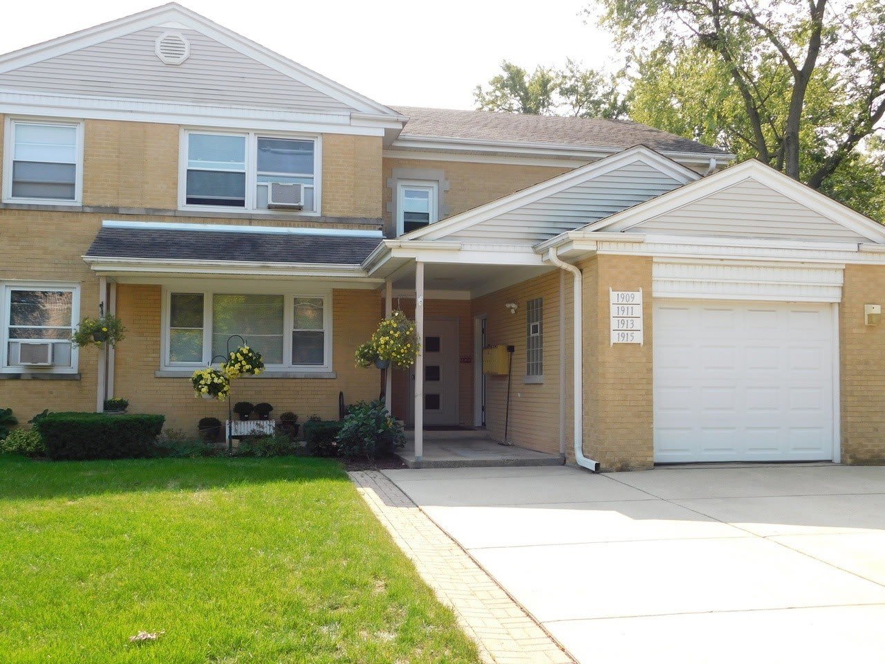 1911 Dewes Street – photo 1 of 21