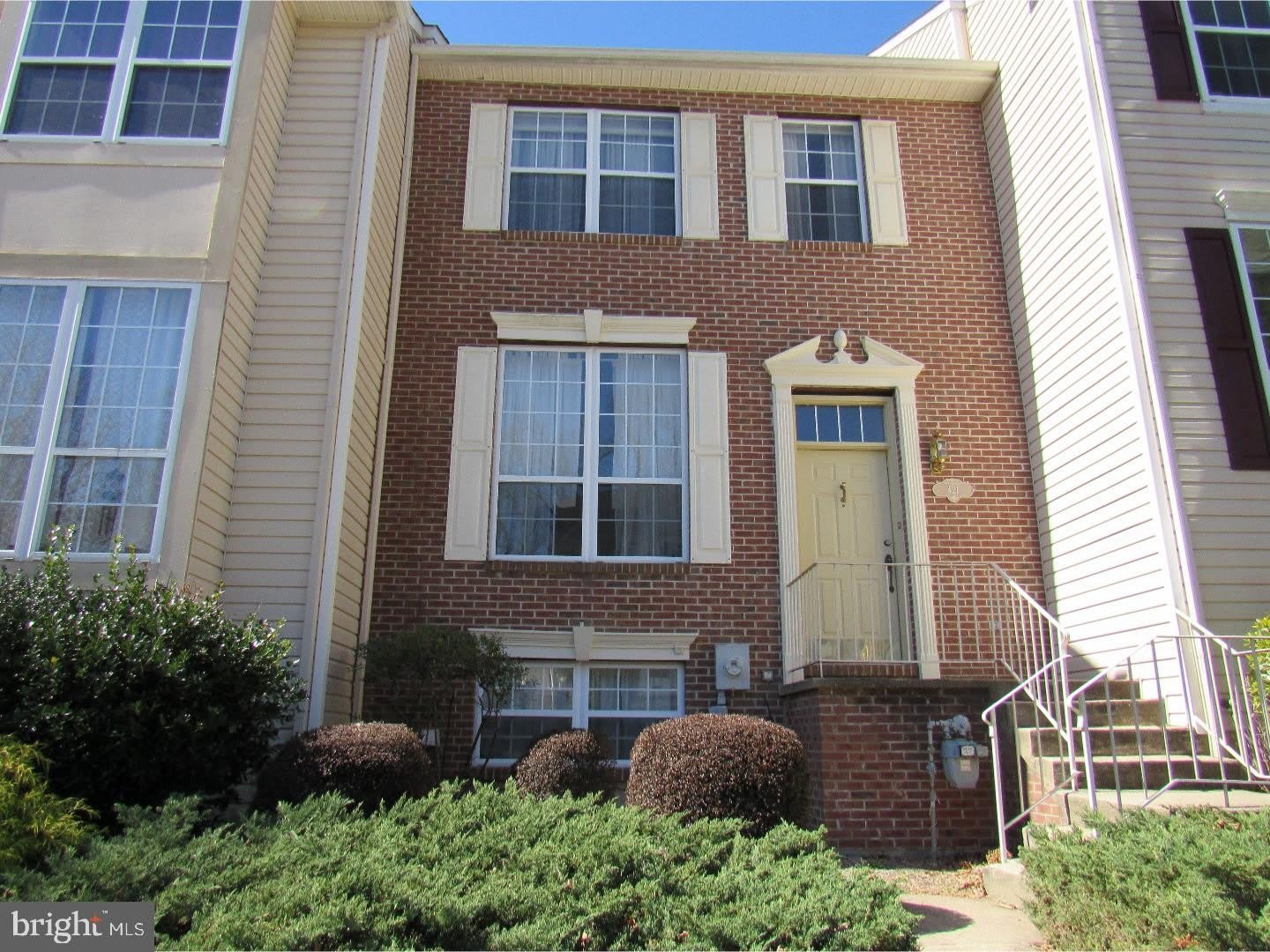 421 WOODSTOCK Lane – photo 1 of 20