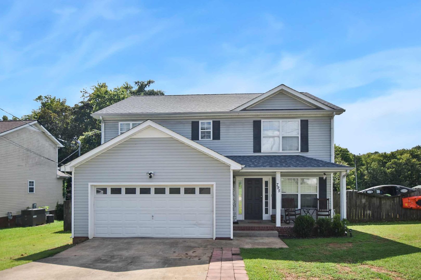 Pet Friendly Three Bedroom with Bonus! – photo 1