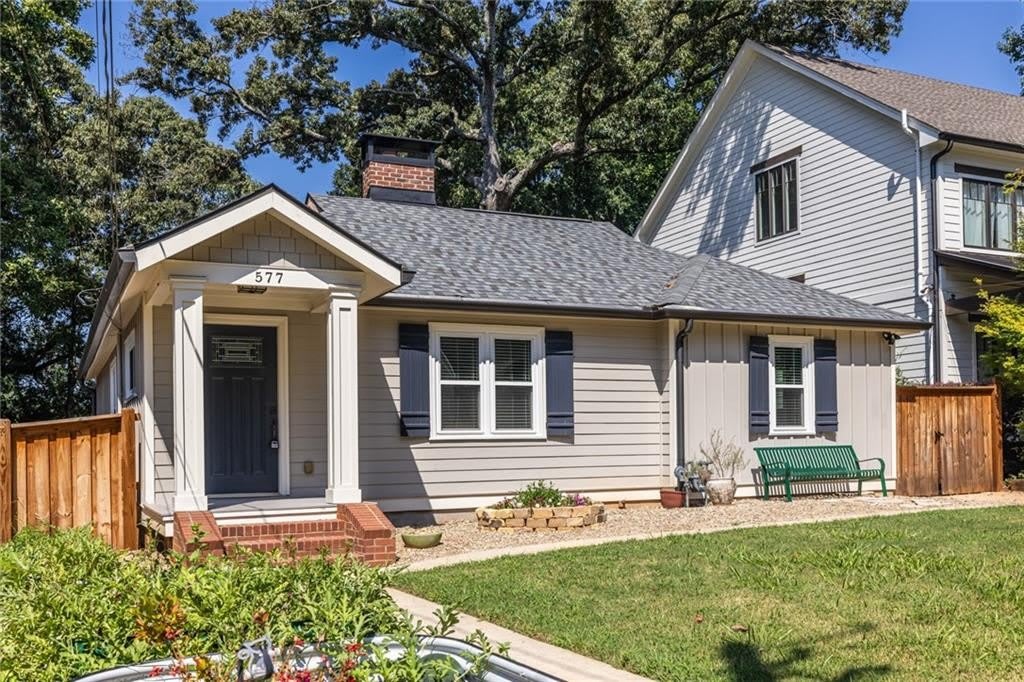 577 Glenwood Place SE – photo 1