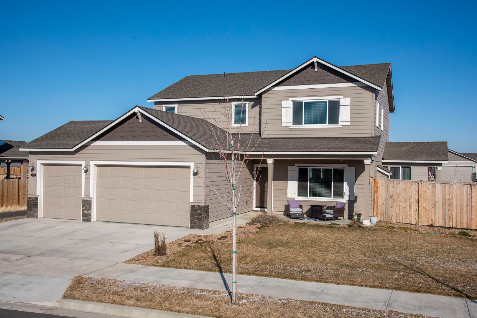 Beautiful 4 bedroom home in desirable Madras OR – photo 1