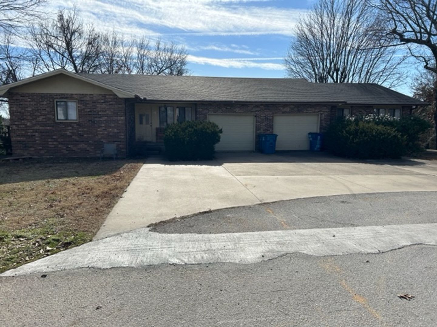 3 BEDROOM 2 BATH APARTMENT FOR LEASE IN CARL JUNCTION-$995.00 RENT-$995.00 DEPOSIT – photo 1 of 12