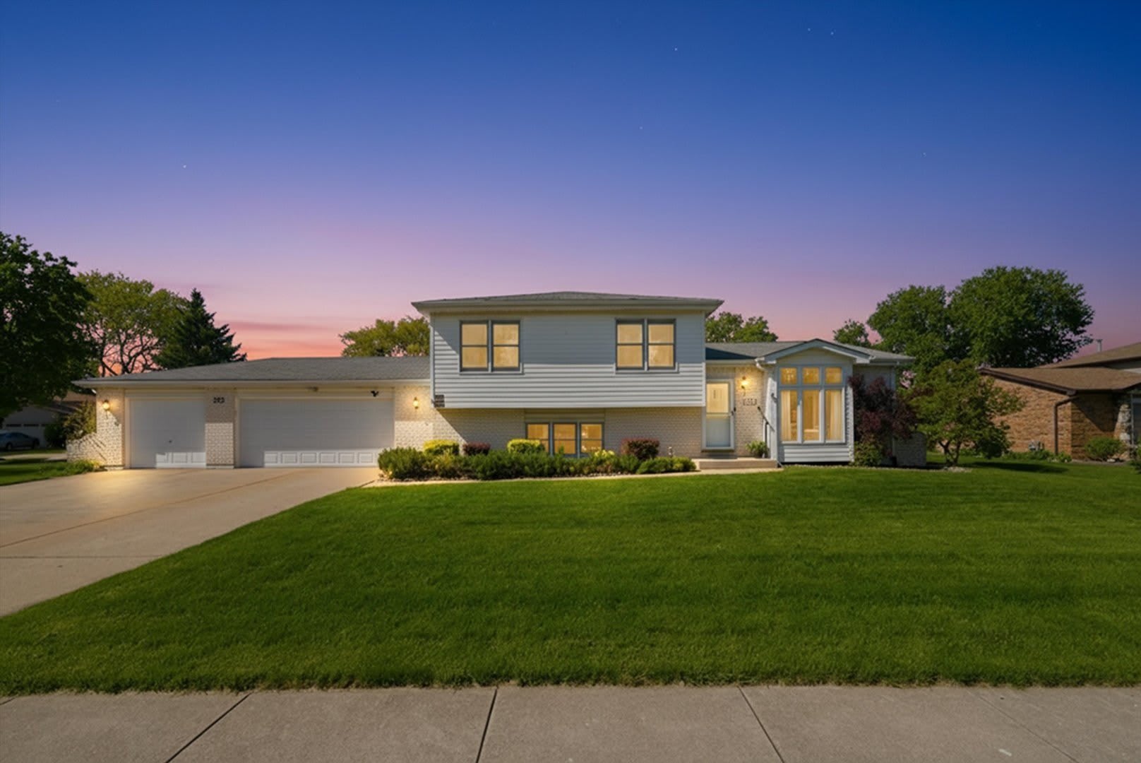 752 Rosanne Street – photo 1 of 32