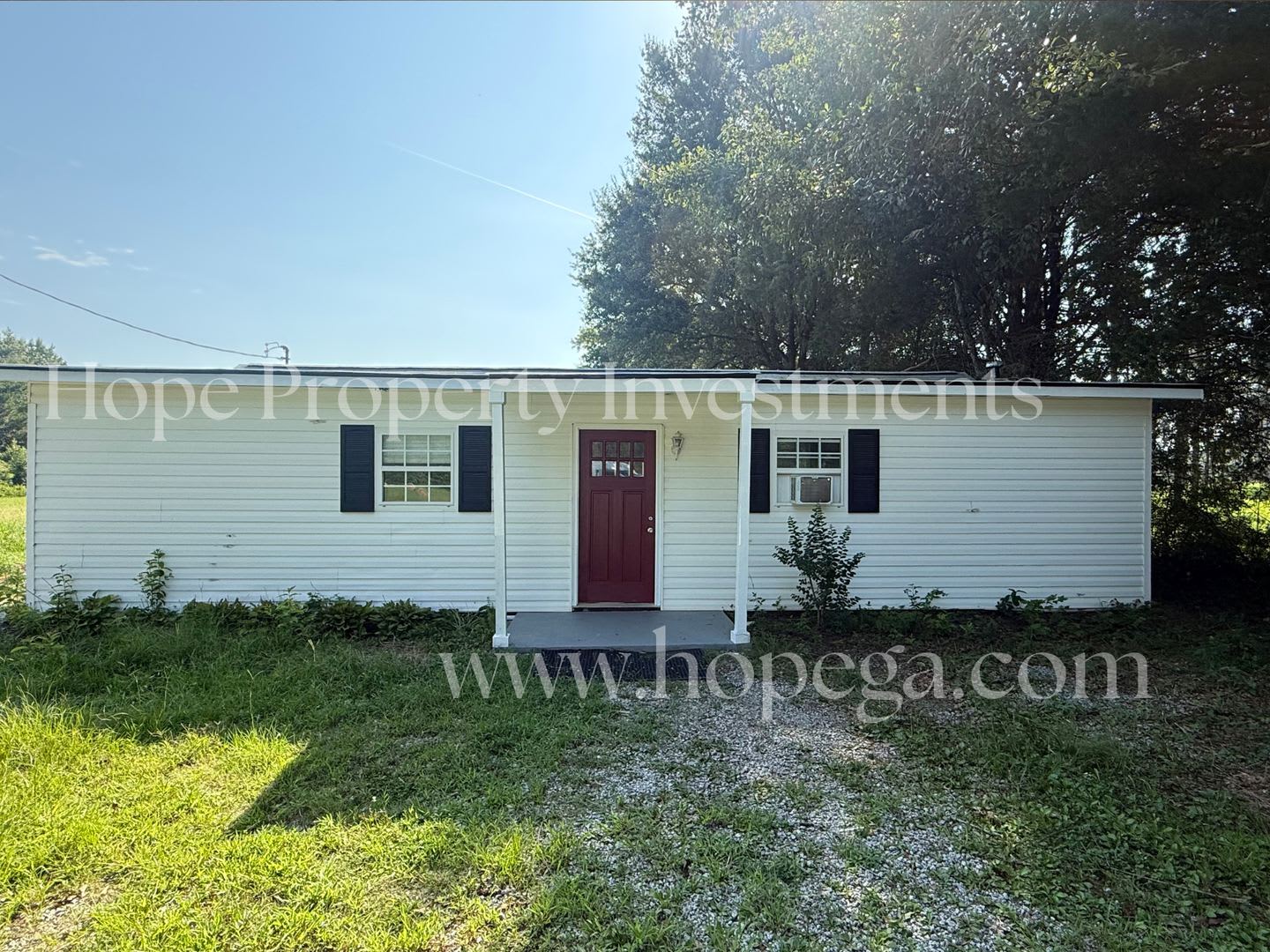 SENOIA- 26506 Highway 85 2 bedroom 1 bath on 2 Acre lot – photo 1 of 9