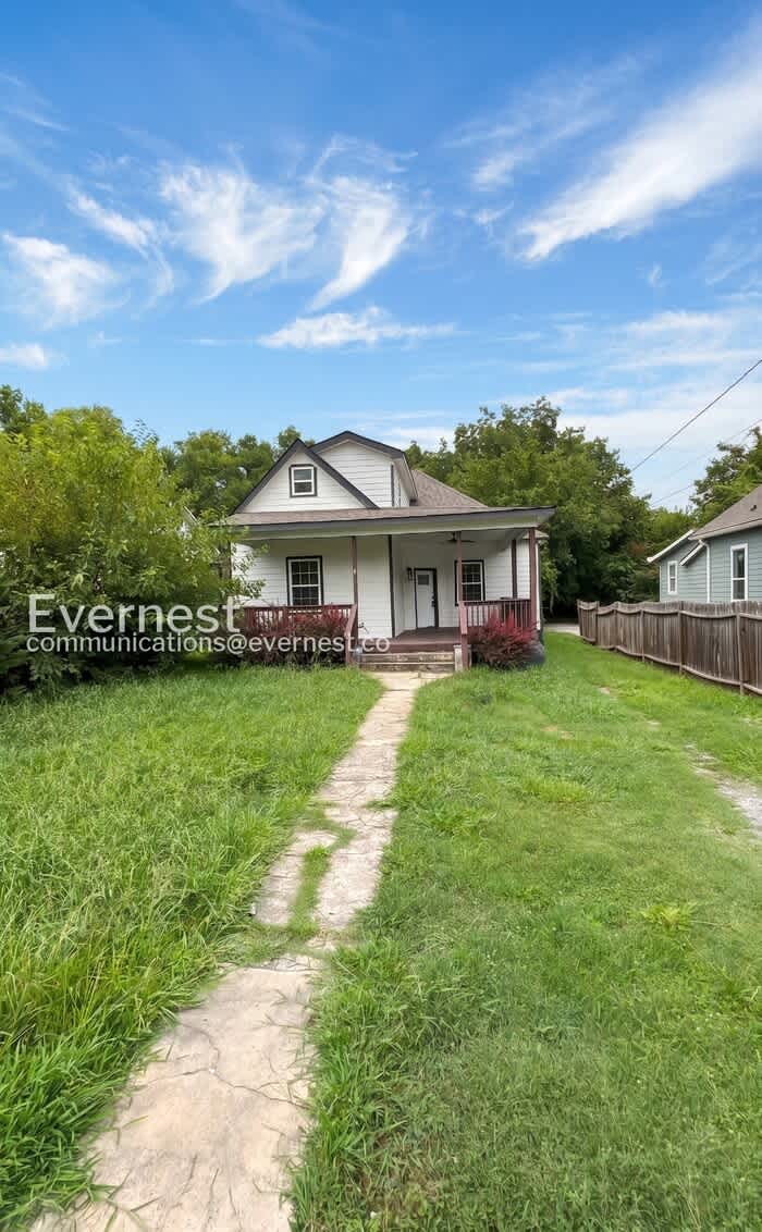2311 Fairleigh Street – photo 1