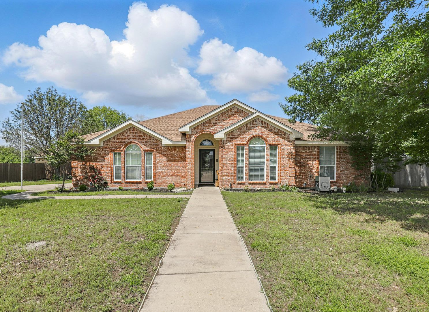 Single-family home in Weatherford,Texas 76085 – photo 1