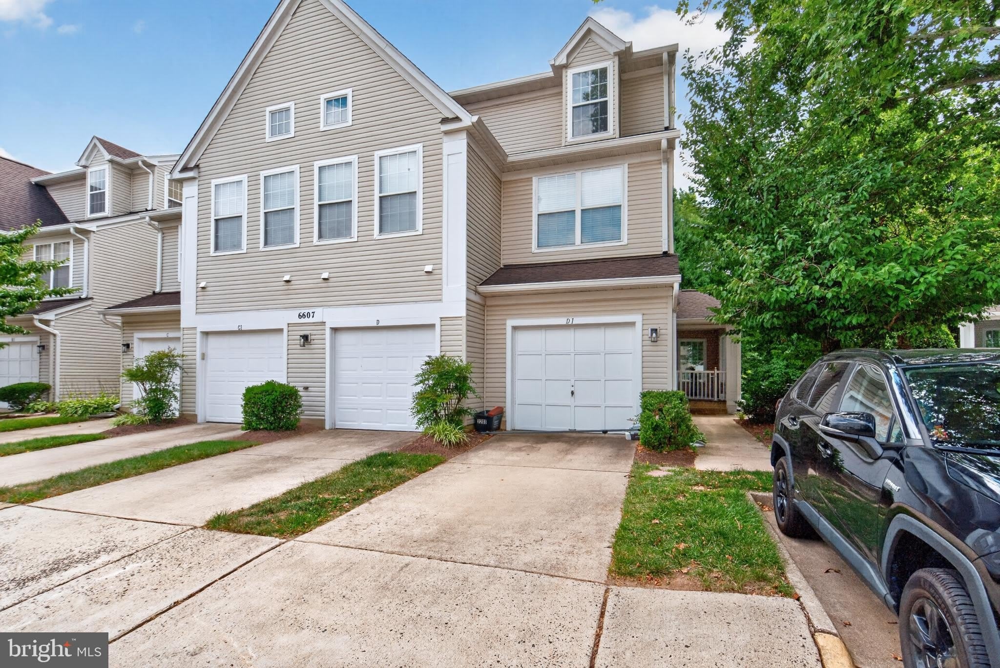 6607 THACKWELL Way – photo 1 of 44
