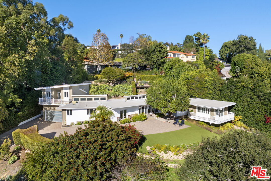 11215 Sunset Boulevard – photo 1