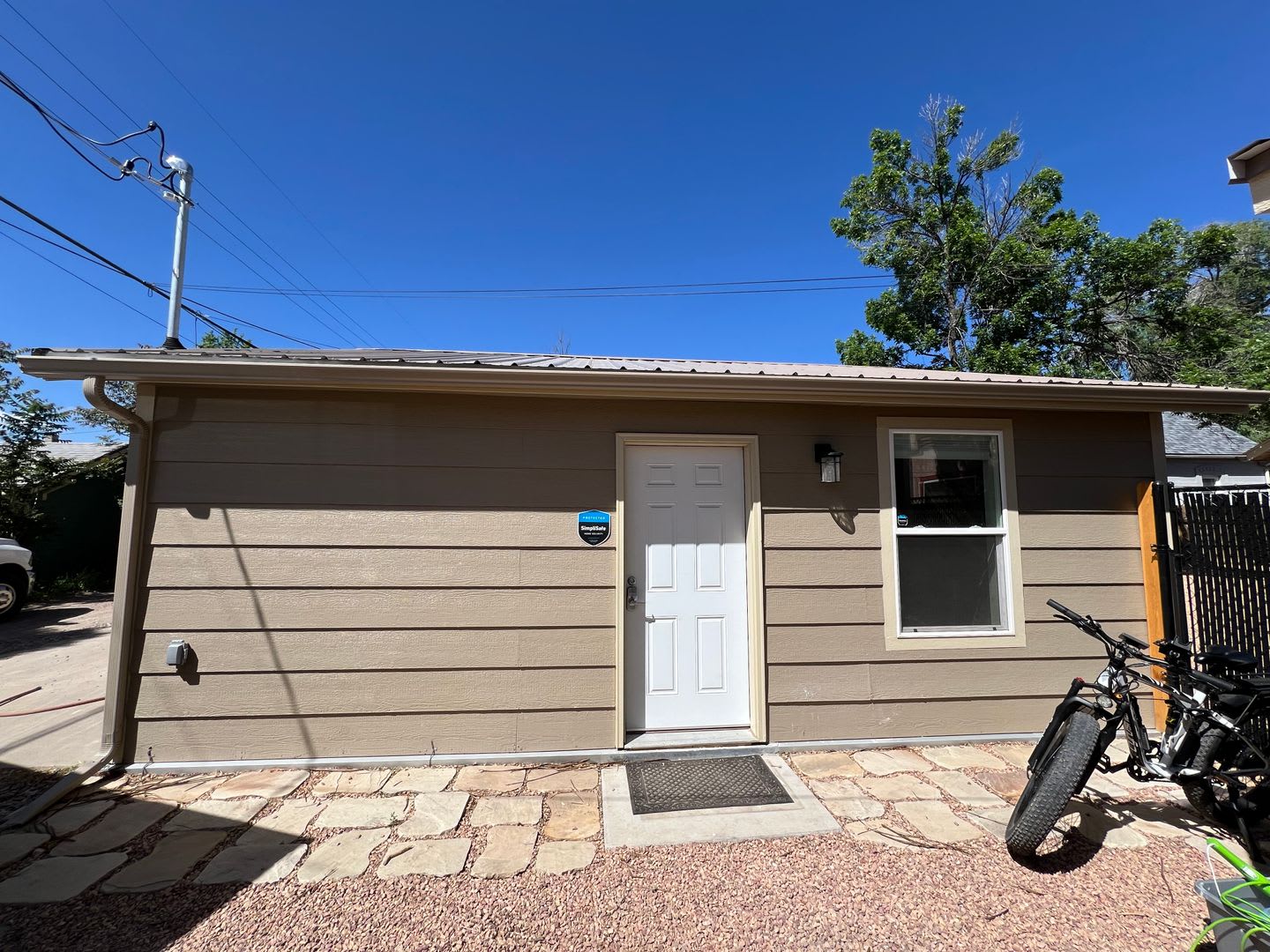 Newly Remodeled 1 Bedroom – photo 1 of 17